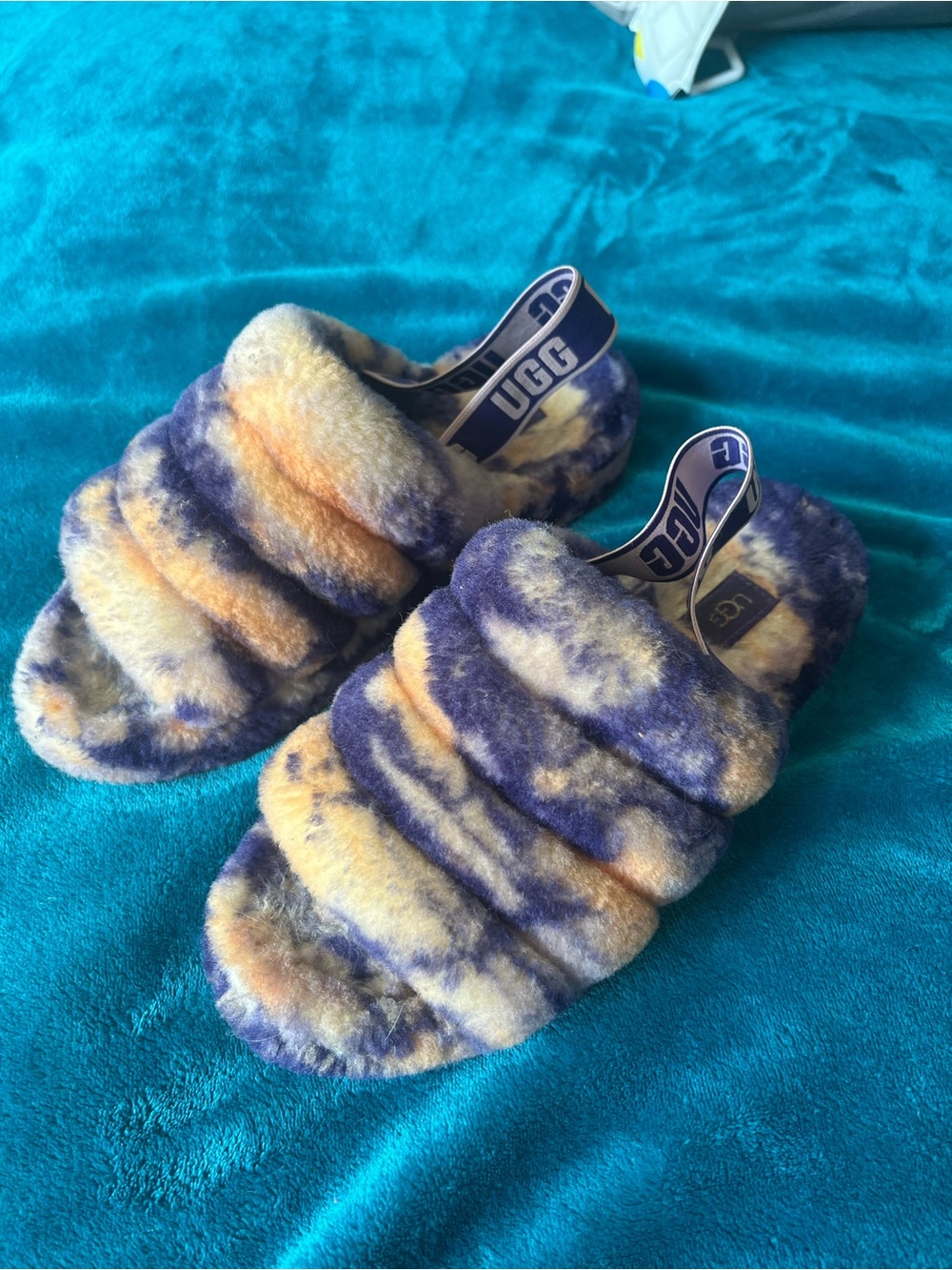 UGG women’s Tie-Dye Fluff Slide in Purple mix size 9